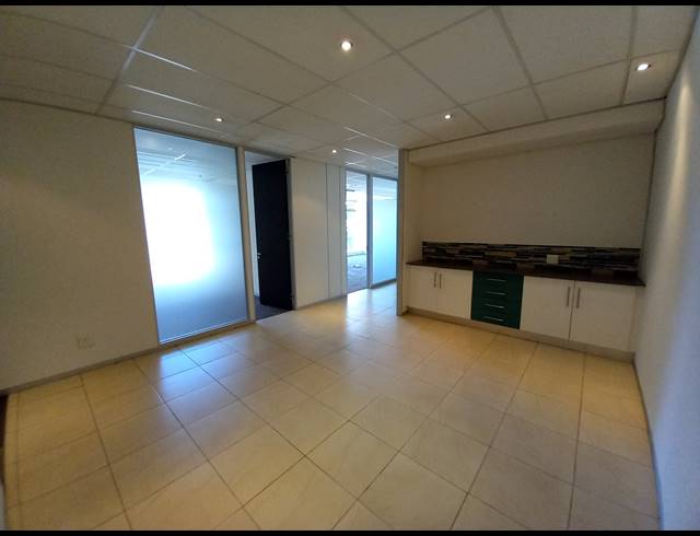 701M² OFFICE TO LET IN BRYANSTON